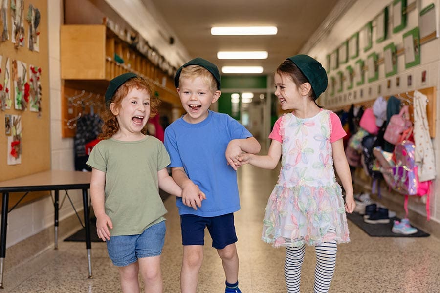 Jewish pluralism Happy students walking in the hallway